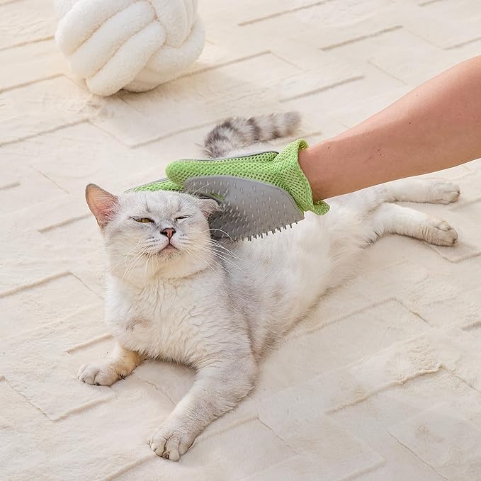 PetPals Single Pet Hair Removal Grooming Glove, Suitable for Long- and Short-Haired Dogs and Cats. Double-Sided with Pet Hair Removal and Cleaning for Furnitures. Green
